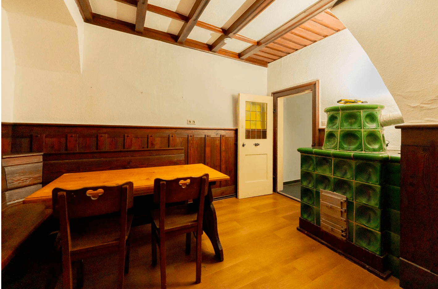 Prenájom bytu 4-izbový 114 m², Saalstraße 5, Jena, Durínsko Prenájom bytu 4-izbový 114 m², Saalstraße 5, Jena, Durínsko