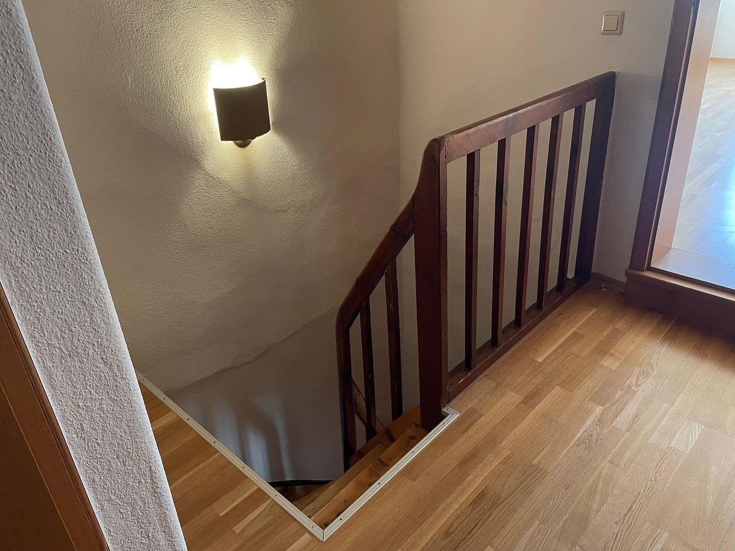 Prenájom bytu 4-izbový 114 m², Saalstraße 5, Jena, Durínsko Prenájom bytu 4-izbový 114 m², Saalstraße 5, Jena, Durínsko