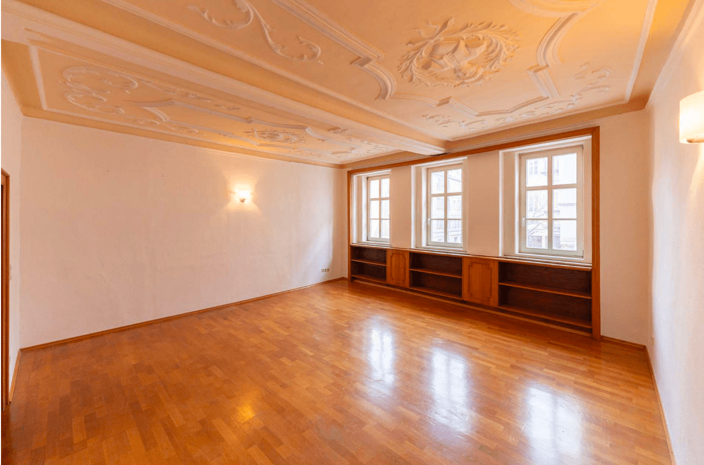 Prenájom bytu 4-izbový 114 m², Saalstraße 5, Jena, Durínsko Prenájom bytu 4-izbový 114 m², Saalstraße 5, Jena, Durínsko