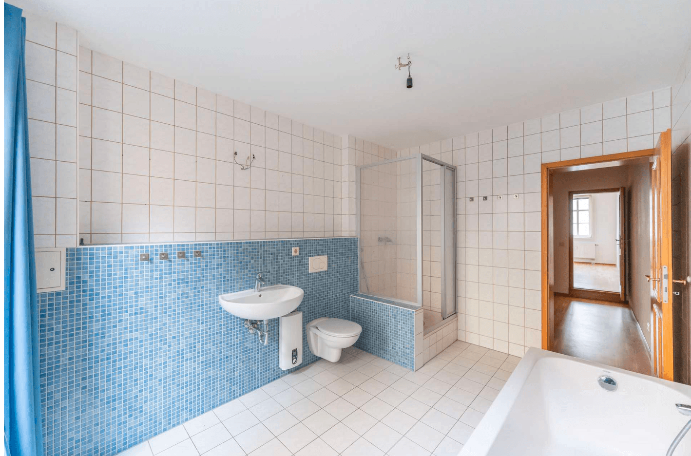 Prenájom bytu 4-izbový 114 m², Saalstraße 5, Jena, Durínsko Prenájom bytu 4-izbový 114 m², Saalstraße 5, Jena, Durínsko