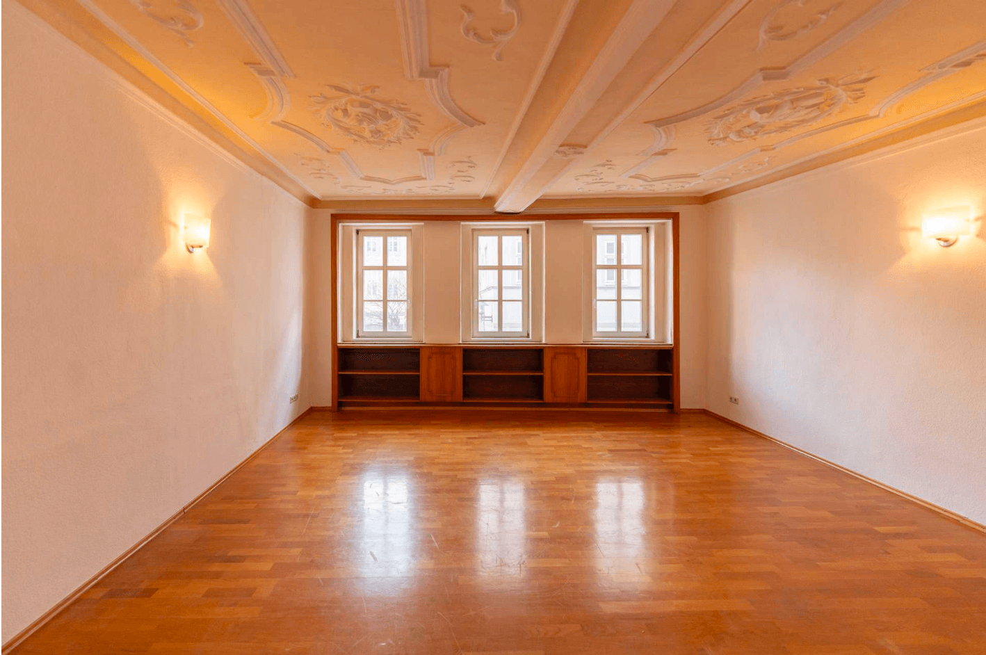 Prenájom bytu 4-izbový 114 m², Saalstraße 5, Jena, Durínsko Prenájom bytu 4-izbový 114 m², Saalstraße 5, Jena, Durínsko