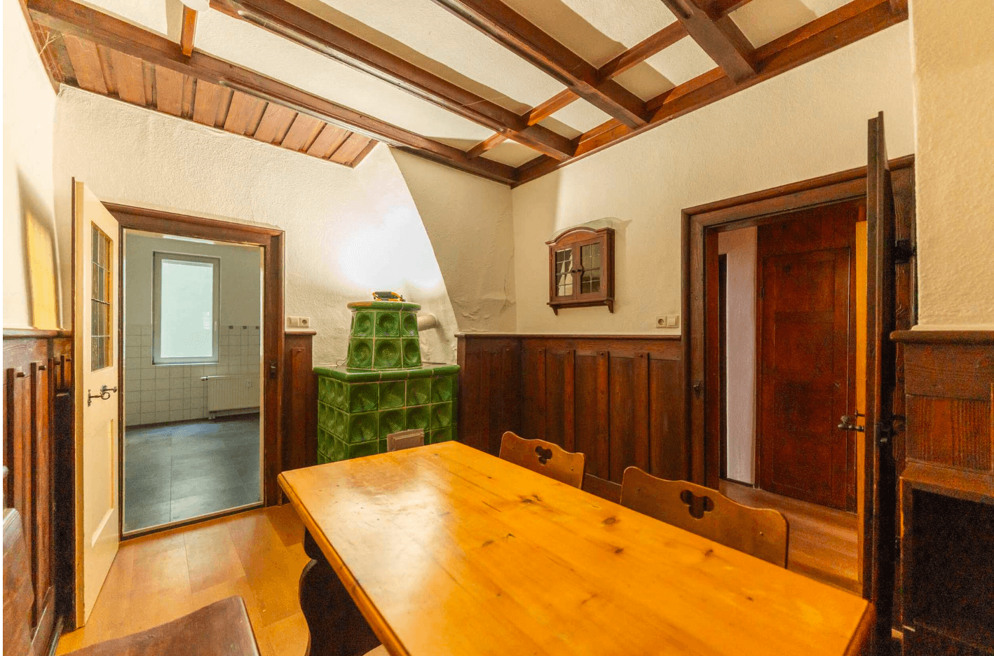 Prenájom bytu 4-izbový 114 m², Saalstraße 5, Jena, Durínsko Prenájom bytu 4-izbový 114 m², Saalstraße 5, Jena, Durínsko