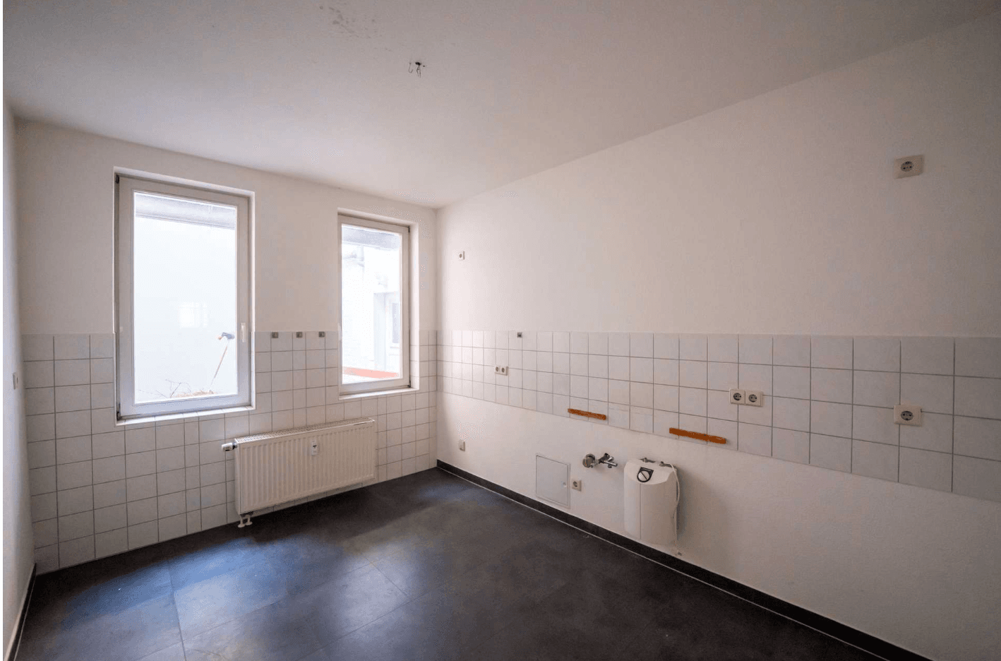 Prenájom bytu 4-izbový 114 m², Saalstraße 5, Jena, Durínsko Prenájom bytu 4-izbový 114 m², Saalstraße 5, Jena, Durínsko