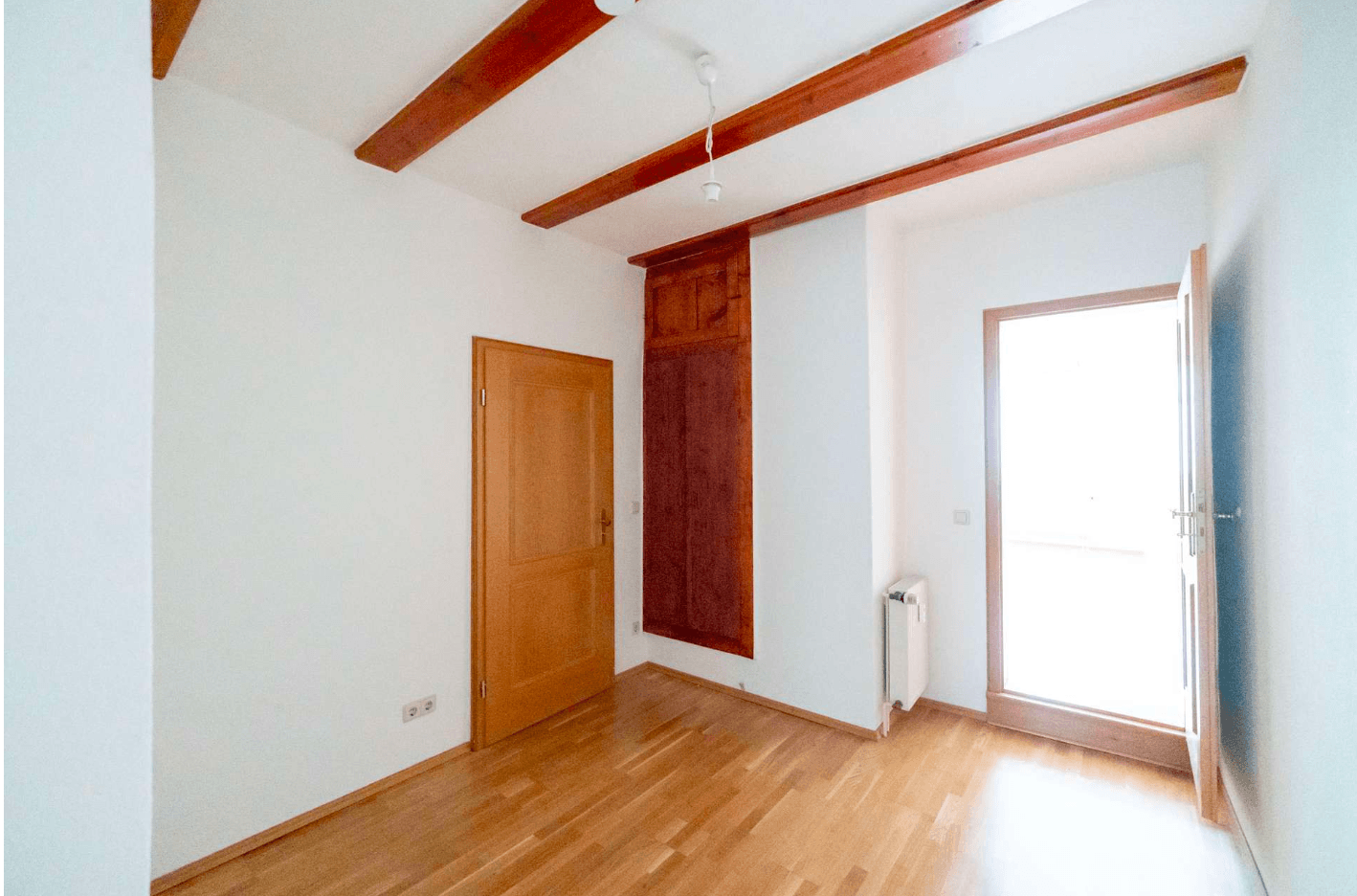 Prenájom bytu 4-izbový 114 m², Saalstraße 5, Jena, Durínsko Prenájom bytu 4-izbový 114 m², Saalstraße 5, Jena, Durínsko