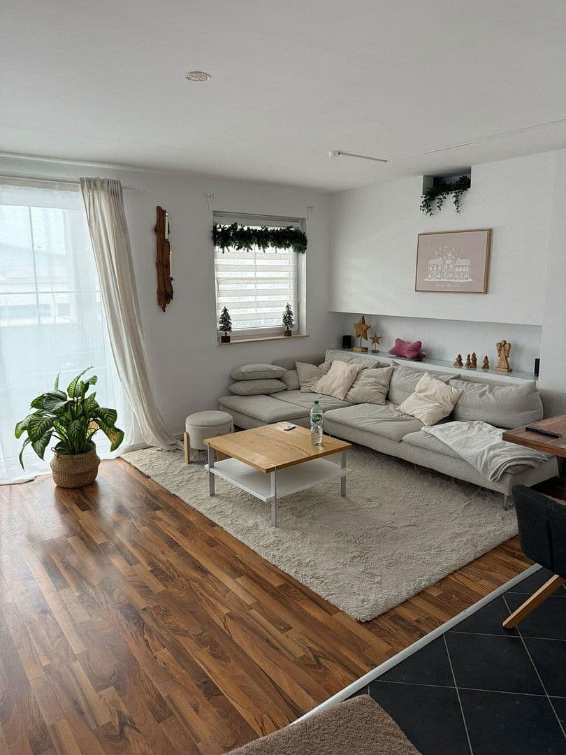 Prenájom bytu 3-izbový 94 m², Heinersdorfer Straße 48, Bernau, Brandenbursko Prenájom bytu 3-izbový 94 m², Heinersdorfer Straße 48, Bernau, Brandenbursko