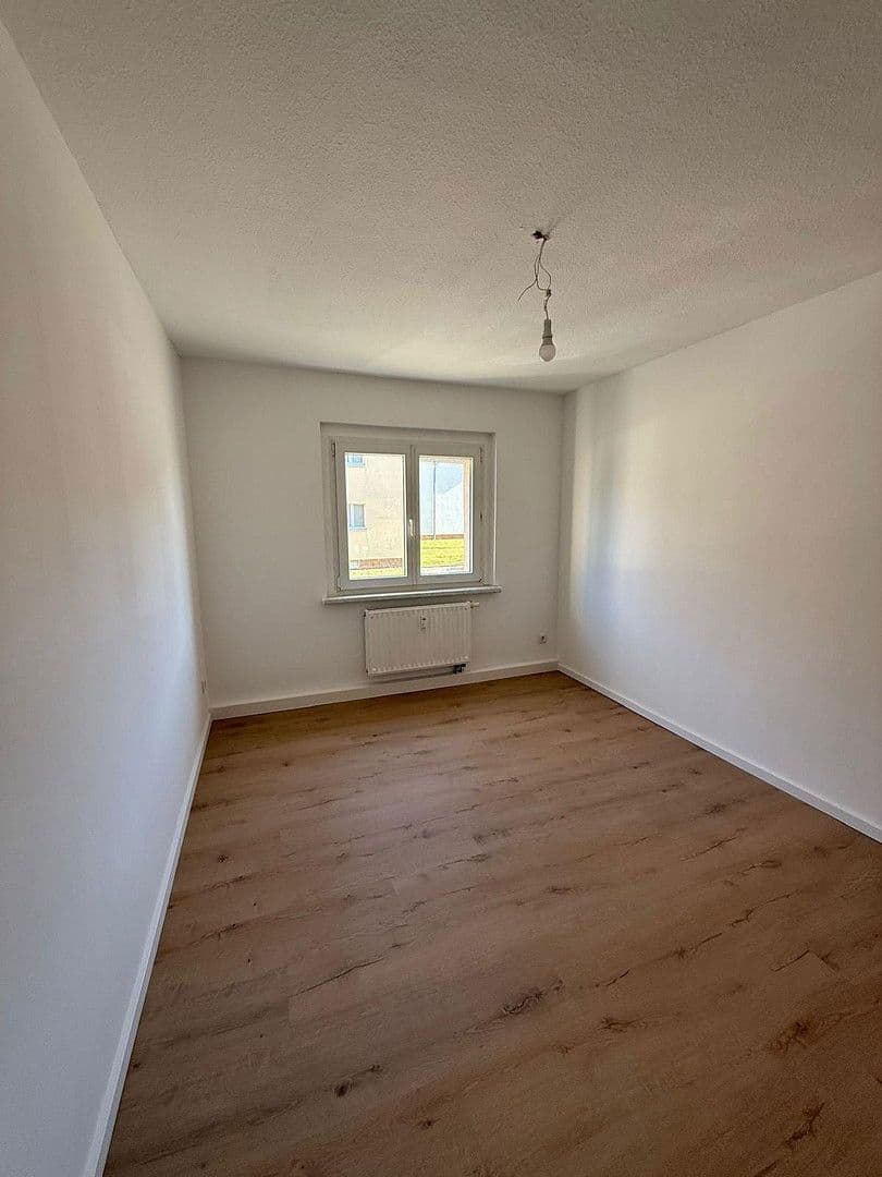 Prenájom bytu 3-izbový 66 m², Uhlandstraße 1, Zwenkau, Sasko Prenájom bytu 3-izbový 66 m², Uhlandstraße 1, Zwenkau, Sasko
