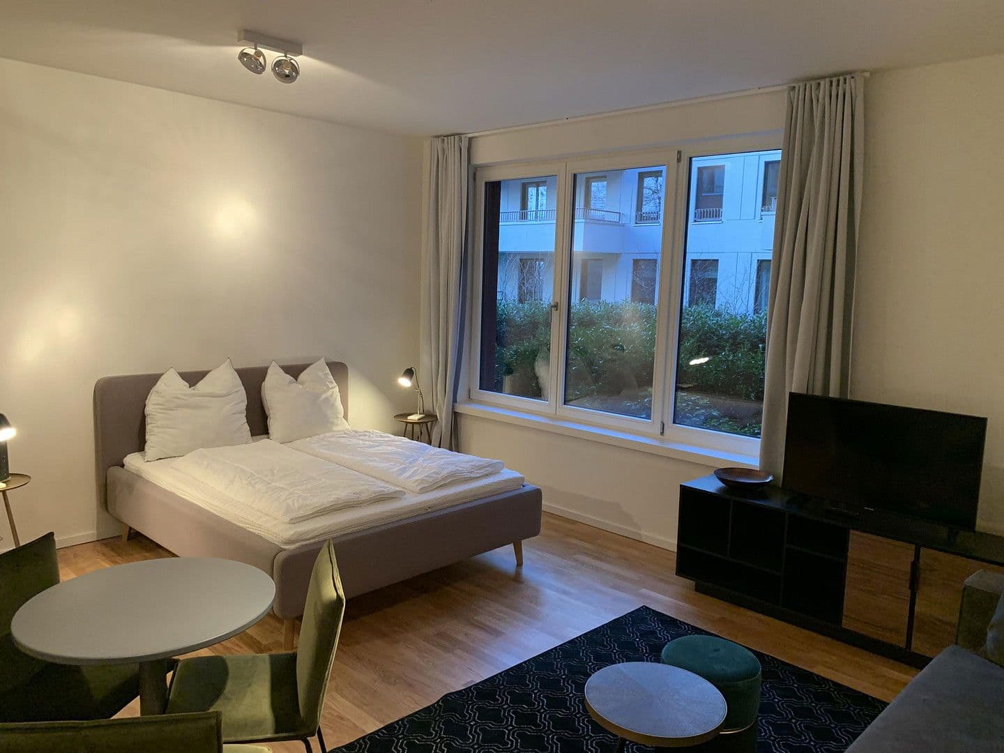 Prenájom bytu 1-izbový 41 m², Genthiner Str. 46, Berlin, Berlín Prenájom bytu 1-izbový 41 m², Genthiner Str. 46, Berlin, Berlín