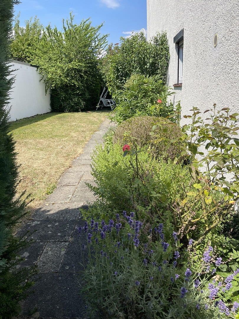 Predaj domu 92 m², pozemek 471 m², Silberdistelweg 18, Reutlingen, Bádensko-Wurttembersko Predaj domu 92 m², pozemek 471 m², Silberdistelweg 18, Reutlingen, Bádensko-Wurttembersko