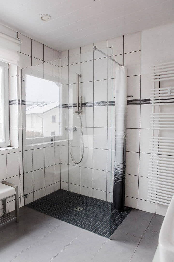 Predaj domu 153 m², pozemek 411 m², Doktor-Georg-Hacker-Straße 3, Kirchseeon, Bavorsko Predaj domu 153 m², pozemek 411 m², Doktor-Georg-Hacker-Straße 3, Kirchseeon, Bavorsko