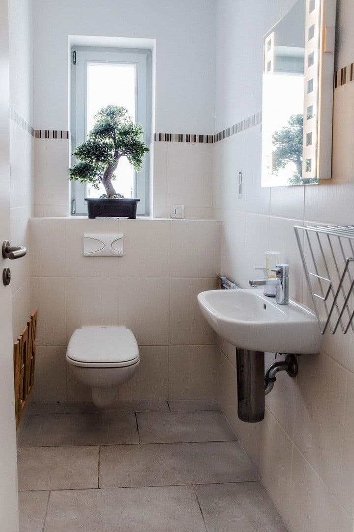 Predaj domu 153 m², pozemek 411 m², Doktor-Georg-Hacker-Straße 3, Kirchseeon, Bavorsko Predaj domu 153 m², pozemek 411 m², Doktor-Georg-Hacker-Straße 3, Kirchseeon, Bavorsko