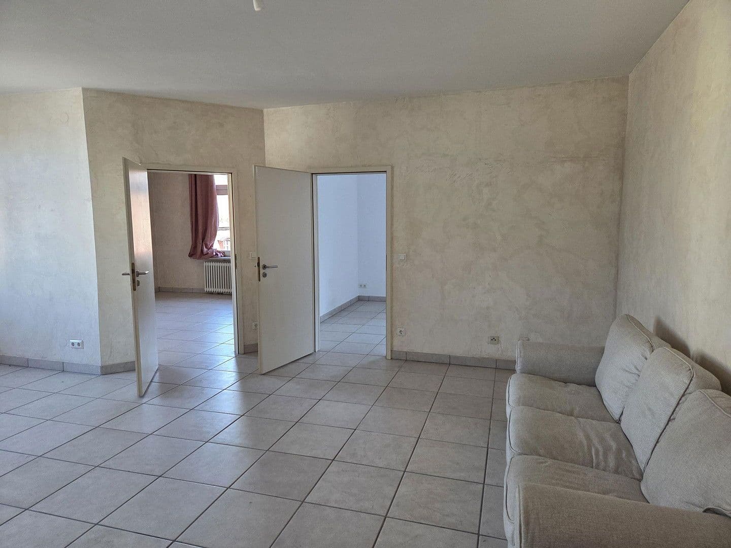 Prenájom bytu 3-izbový 94 m², Pestalozzistr. 1, Kulmbach, Bavorsko Prenájom bytu 3-izbový 94 m², Pestalozzistr. 1, Kulmbach, Bavorsko