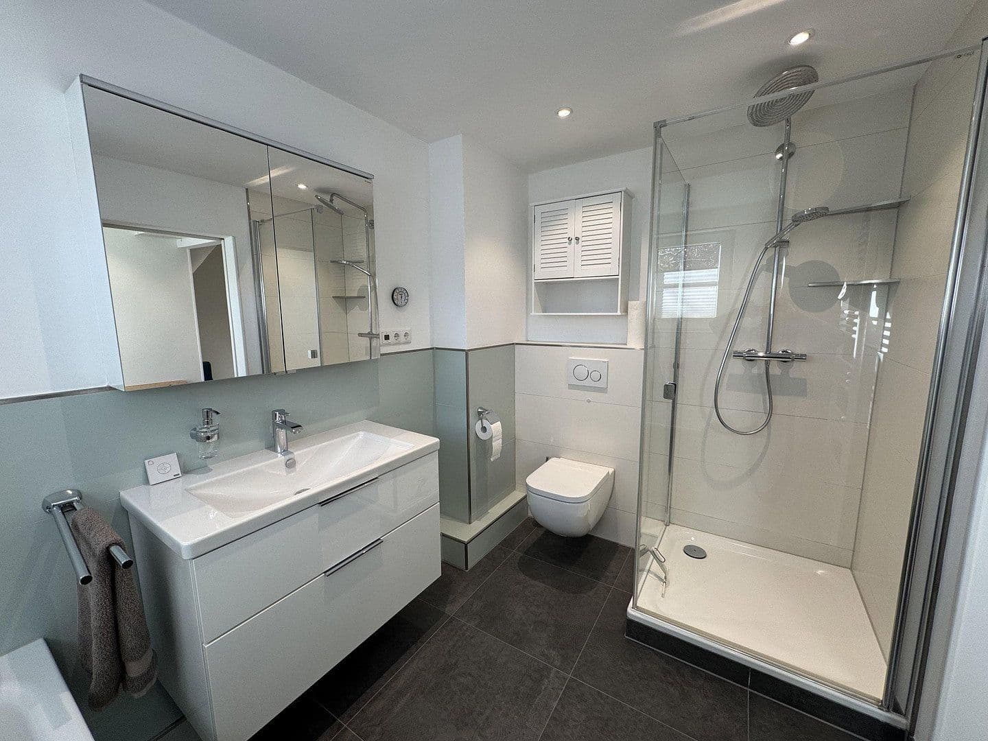 Prenájom domu 100 m², pozemek 180 m², Hamburg, Hamburg Prenájom domu 100 m², pozemek 180 m², Hamburg, Hamburg