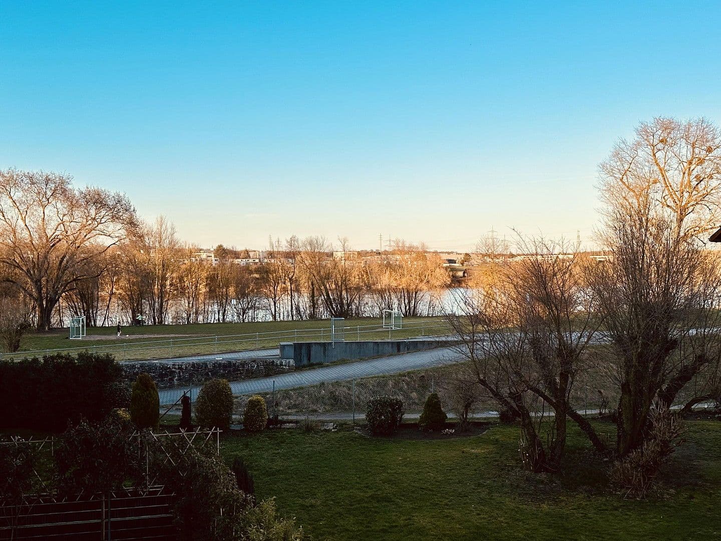 Prenájom bytu 4-izbový 110 m², Mühlheim am Main, Hesensko Prenájom bytu 4-izbový 110 m², Mühlheim am Main, Hesensko