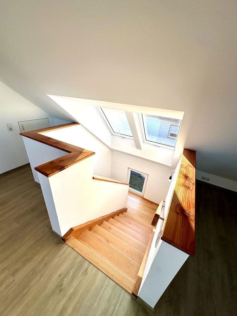 Prenájom bytu 4-izbový 110 m², Mühlheim am Main, Hesensko Prenájom bytu 4-izbový 110 m², Mühlheim am Main, Hesensko