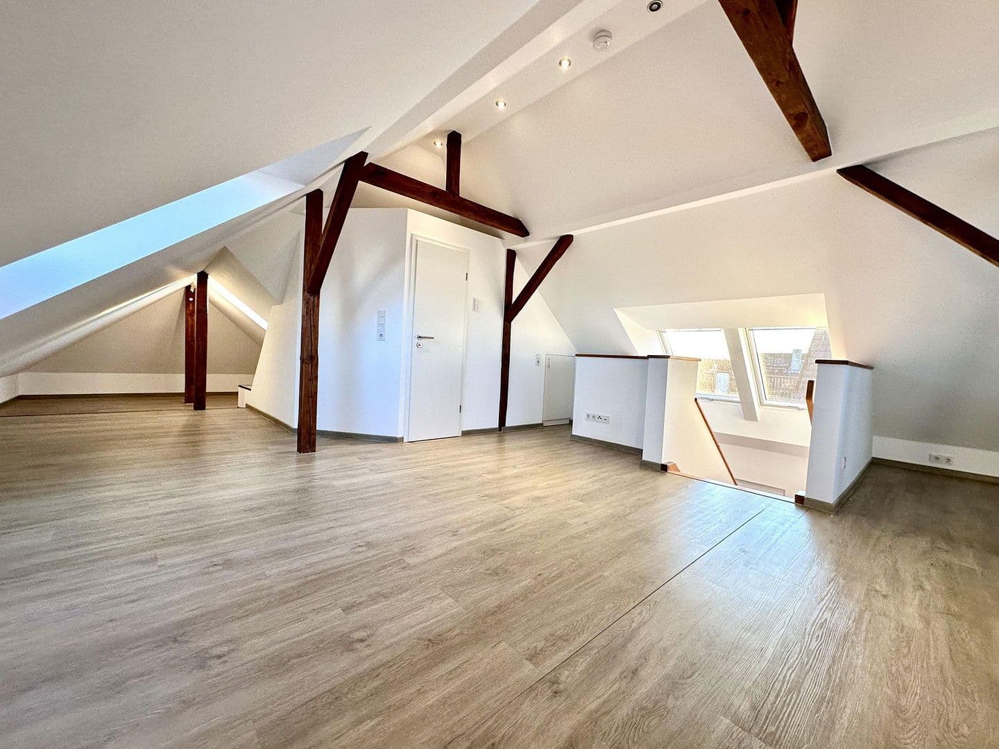 Prenájom bytu 4-izbový 110 m², Mühlheim am Main, Hesensko Prenájom bytu 4-izbový 110 m², Mühlheim am Main, Hesensko