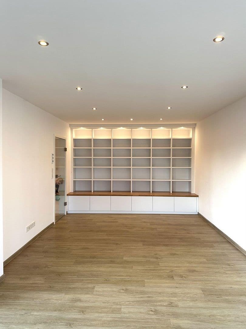 Prenájom bytu 4-izbový 110 m², Mühlheim am Main, Hesensko Prenájom bytu 4-izbový 110 m², Mühlheim am Main, Hesensko