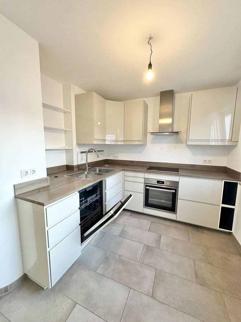 Prenájom bytu 4-izbový 110 m², Mühlheim am Main, Hesensko Prenájom bytu 4-izbový 110 m², Mühlheim am Main, Hesensko