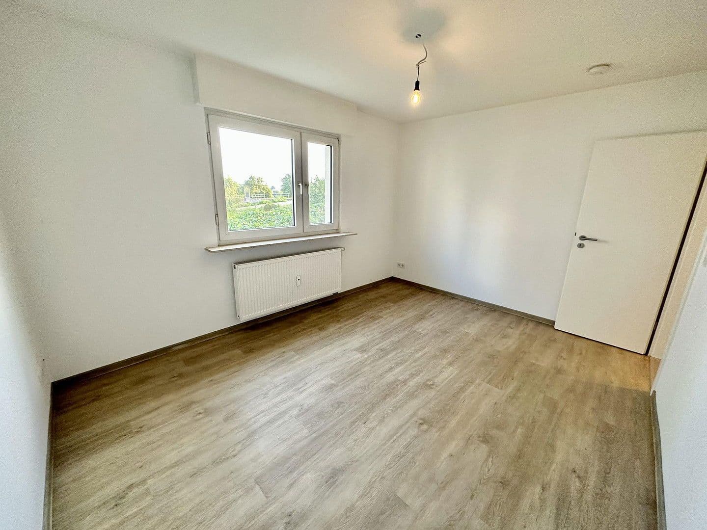 Prenájom bytu 4-izbový 110 m², Mühlheim am Main, Hesensko Prenájom bytu 4-izbový 110 m², Mühlheim am Main, Hesensko
