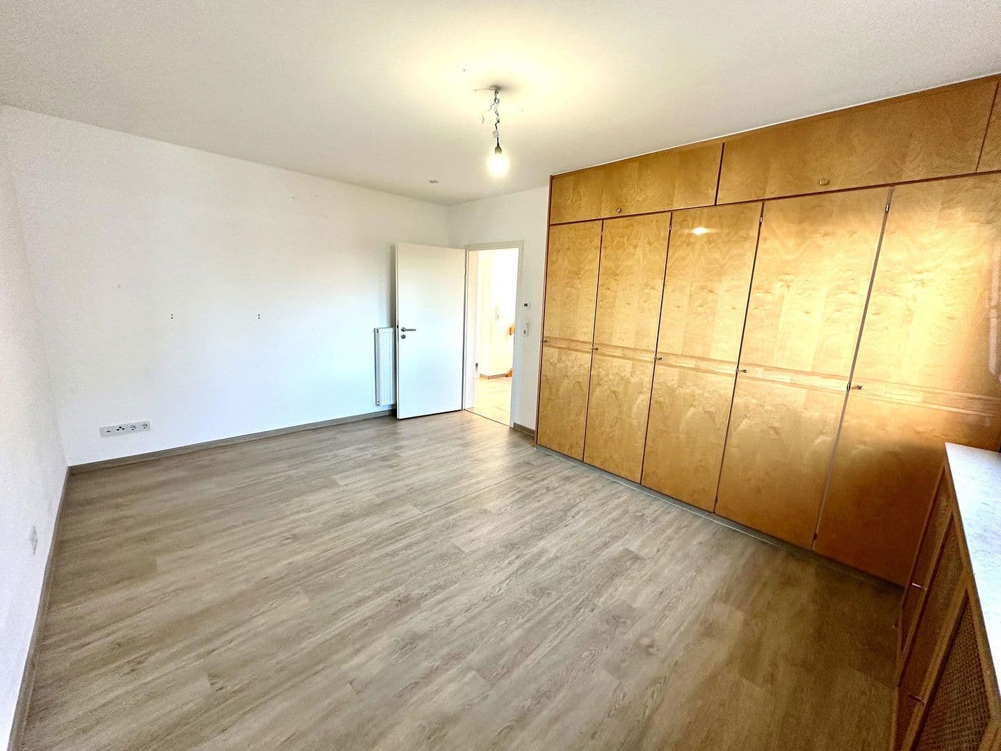 Prenájom bytu 4-izbový 110 m², Mühlheim am Main, Hesensko Prenájom bytu 4-izbový 110 m², Mühlheim am Main, Hesensko