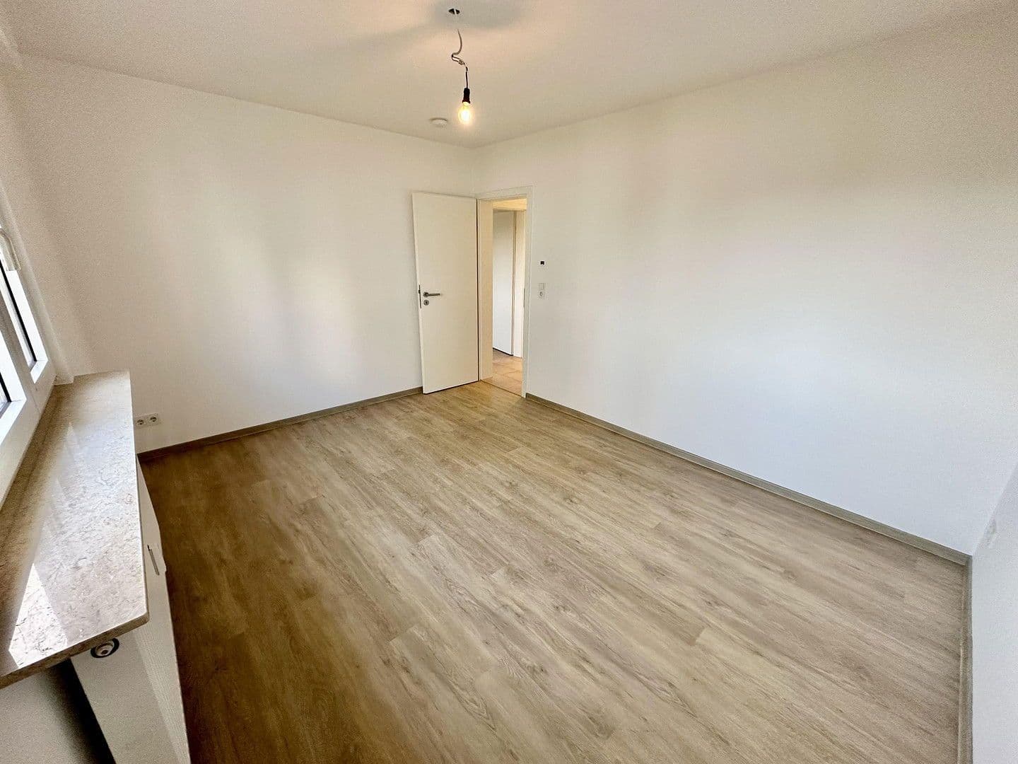 Prenájom bytu 4-izbový 110 m², Mühlheim am Main, Hesensko Prenájom bytu 4-izbový 110 m², Mühlheim am Main, Hesensko
