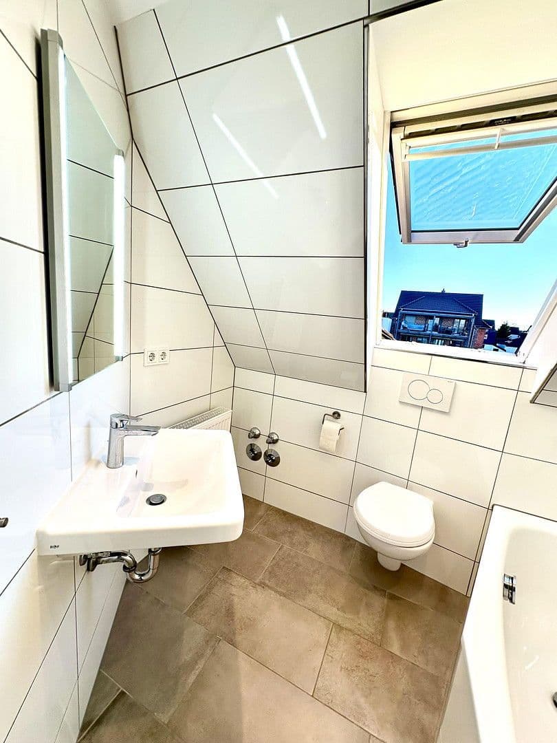 Prenájom bytu 4-izbový 110 m², Mühlheim am Main, Hesensko Prenájom bytu 4-izbový 110 m², Mühlheim am Main, Hesensko