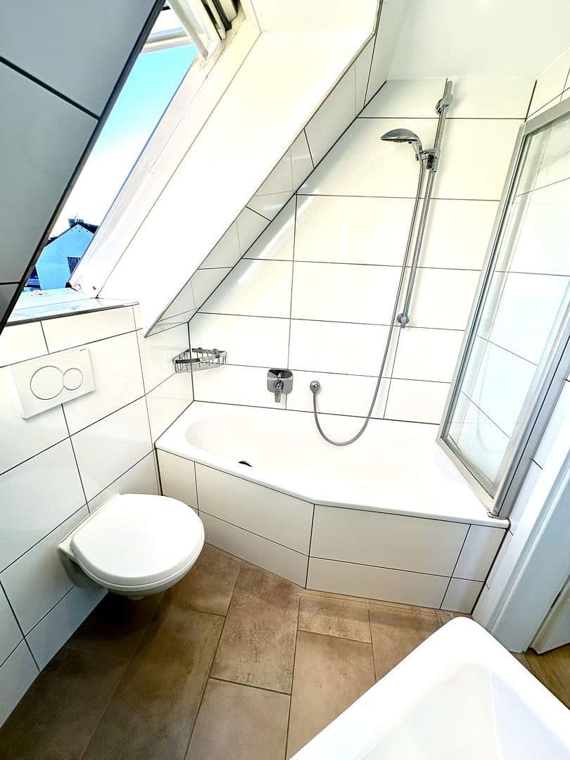 Prenájom bytu 4-izbový 110 m², Mühlheim am Main, Hesensko Prenájom bytu 4-izbový 110 m², Mühlheim am Main, Hesensko