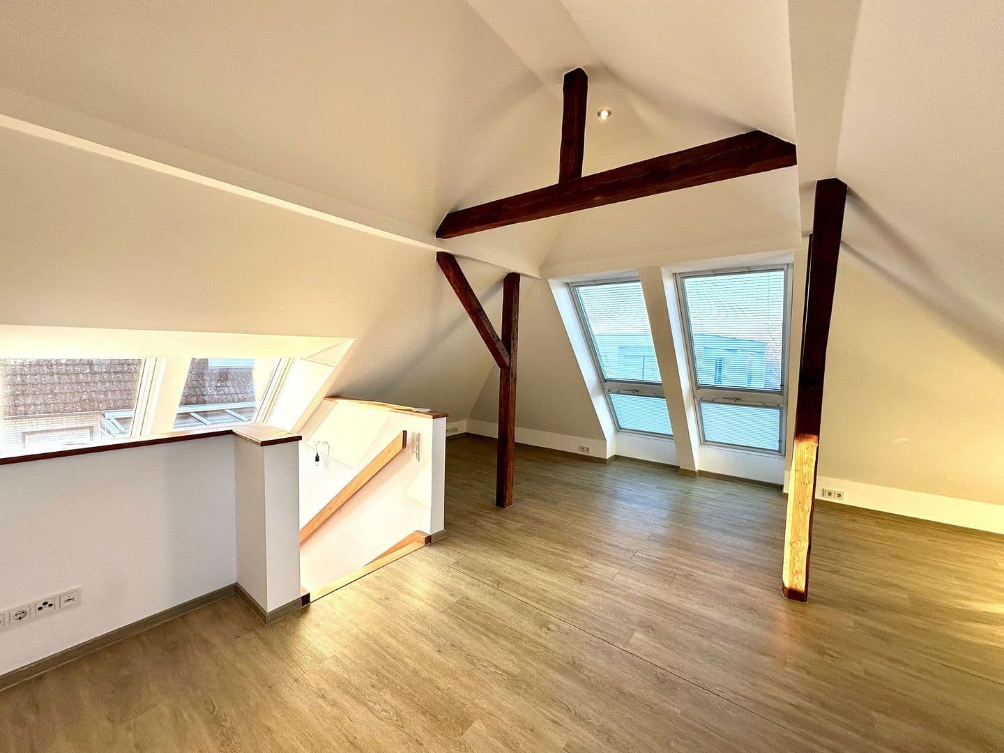 Prenájom bytu 4-izbový 110 m², Mühlheim am Main, Hesensko Prenájom bytu 4-izbový 110 m², Mühlheim am Main, Hesensko