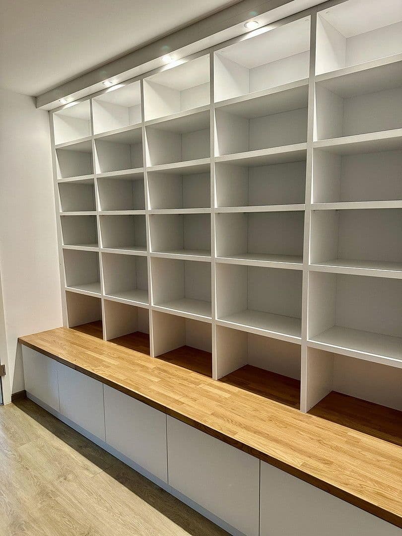 Prenájom bytu 4-izbový 110 m², Mühlheim am Main, Hesensko Prenájom bytu 4-izbový 110 m², Mühlheim am Main, Hesensko