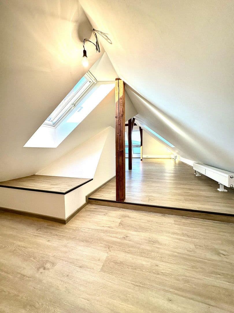 Prenájom bytu 4-izbový 110 m², Mühlheim am Main, Hesensko Prenájom bytu 4-izbový 110 m², Mühlheim am Main, Hesensko