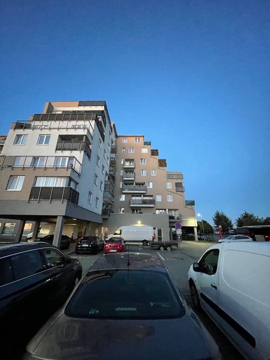 Prenájom bytu 1-izbový 31 m², V Honech, Klecany, Středočeský kraj Prenájom bytu 1-izbový 31 m², V Honech, Klecany, Středočeský kraj