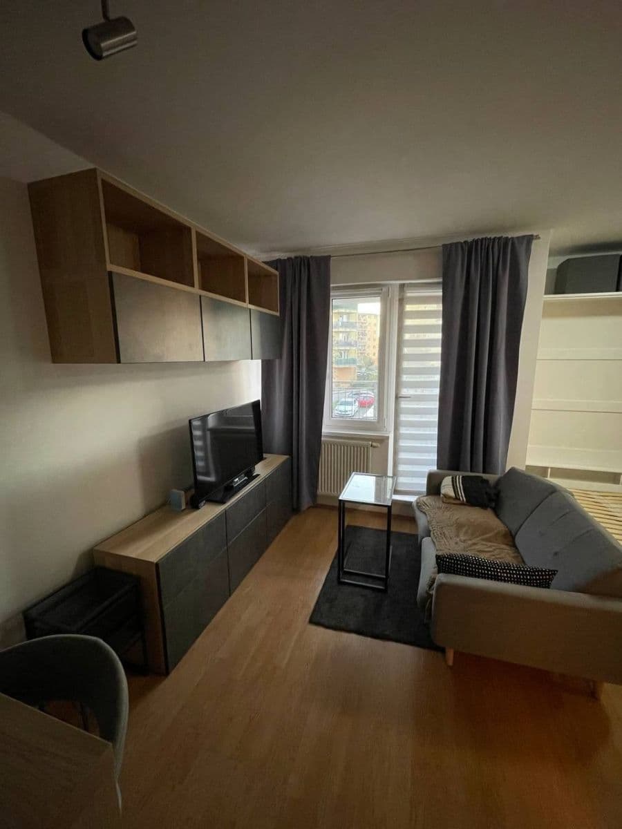 Prenájom bytu 1-izbový 31 m², V Honech, Klecany, Středočeský kraj Prenájom bytu 1-izbový 31 m², V Honech, Klecany, Středočeský kraj