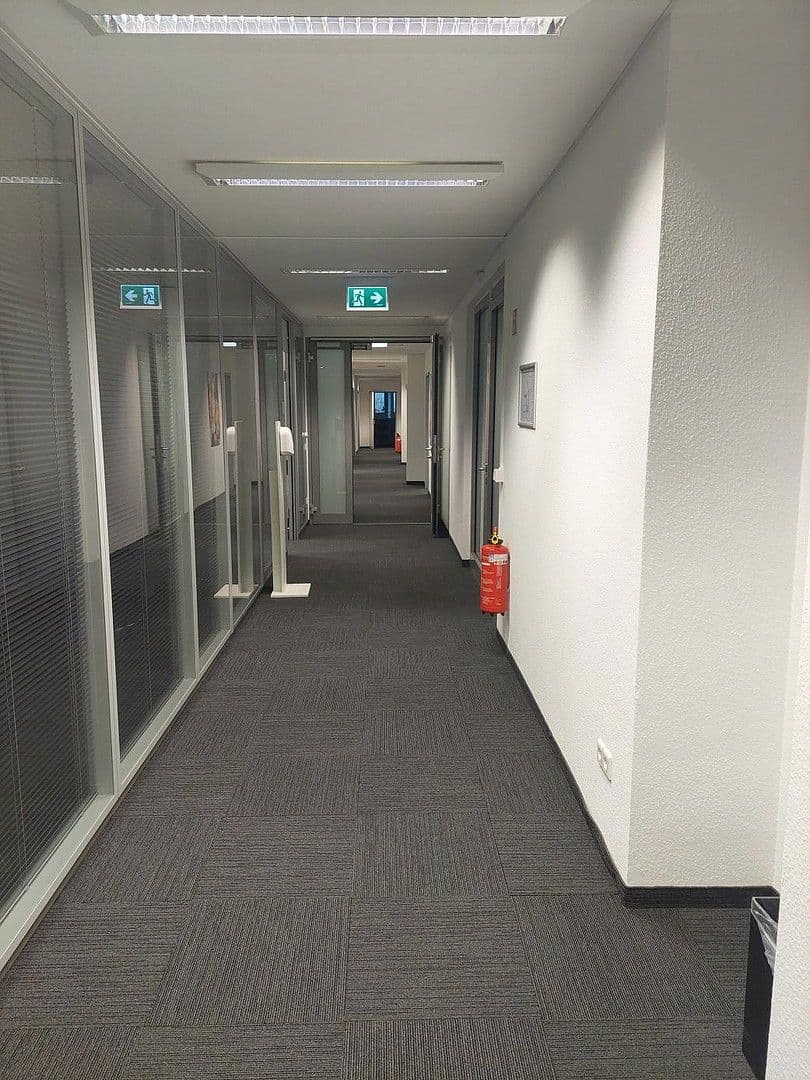 Prenájom kancelárie 549 m², Gladbecker Straße 5-7, Düsseldorf, Severné Porýnie - Westfálsko Prenájom kancelárie 549 m², Gladbecker Straße 5-7, Düsseldorf, Severné Porýnie - Westfálsko