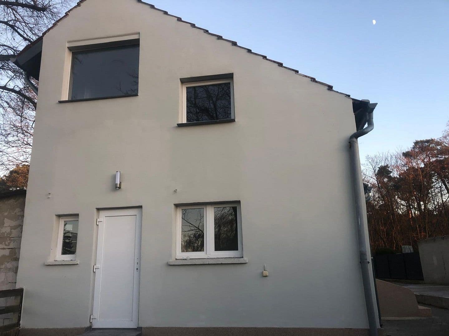 Prenájom domu 184 m², pozemek 1.300 m², Berlin, Berlín Prenájom domu 184 m², pozemek 1.300 m², Berlin, Berlín