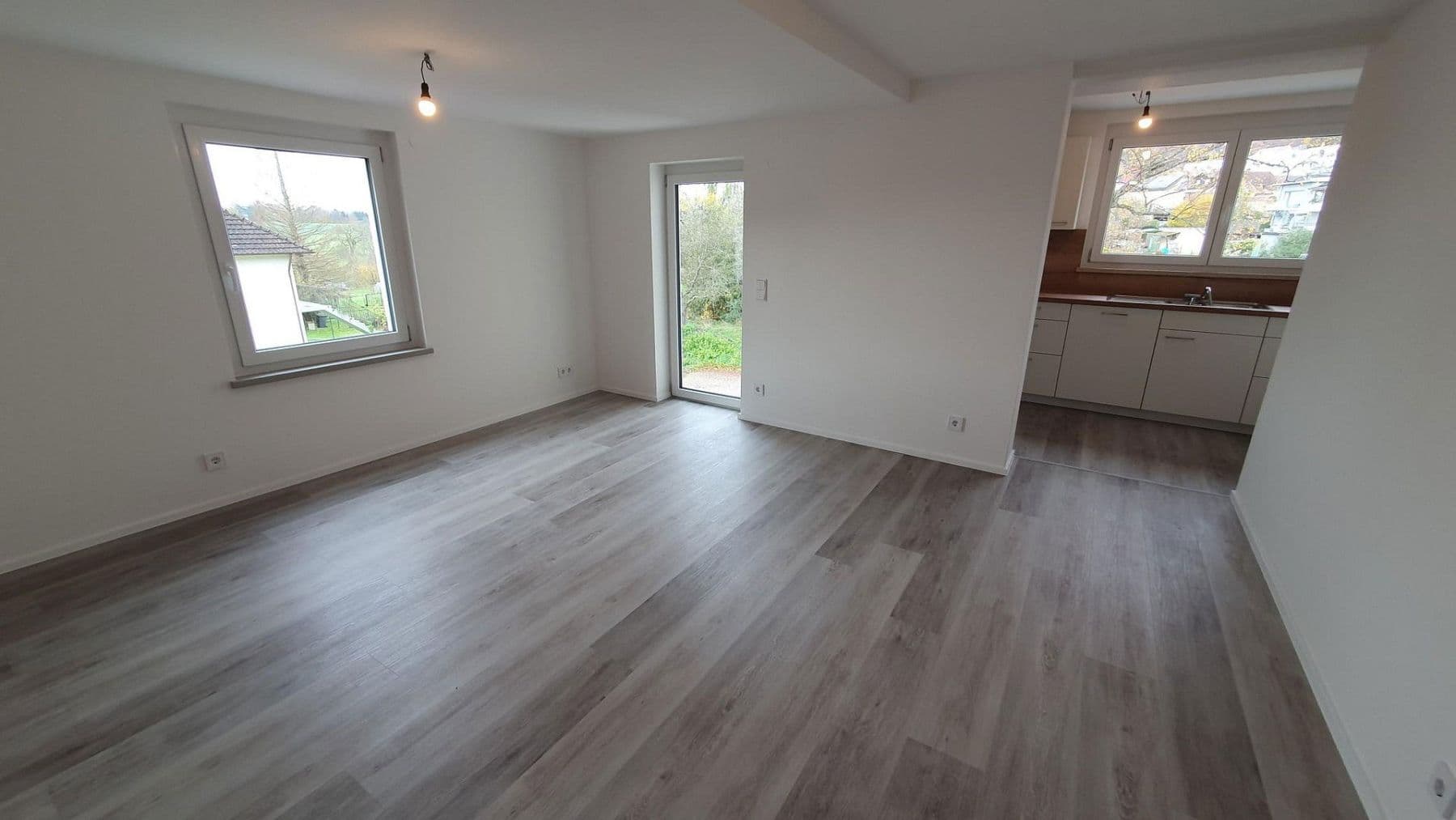 Prenájom bytu 2-izbový 87 m², Rheinstraße 14, Gailingen am Hochrhein, Bádensko-Wurttembersko Prenájom bytu 2-izbový 87 m², Rheinstraße 14, Gailingen am Hochrhein, Bádensko-Wurttembersko