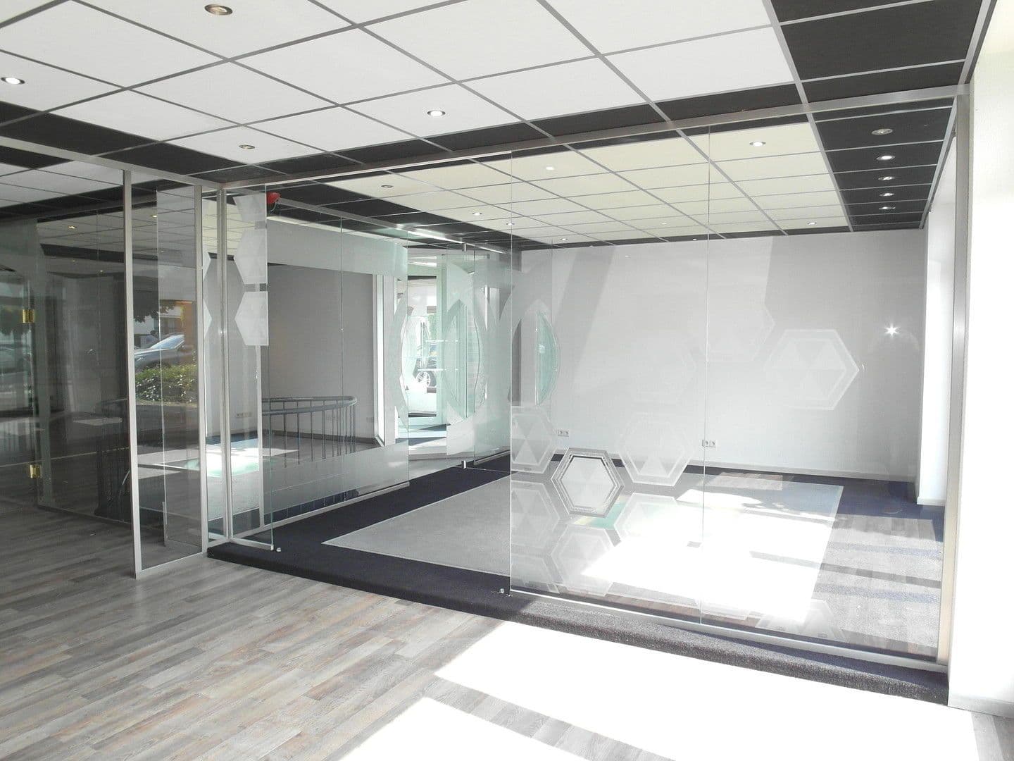 Prenájom nebytového priestoru 180 m², Neusser Straße 26, Meerbusch, Severné Porýnie - Westfálsko Prenájom nebytového priestoru 180 m², Neusser Straße 26, Meerbusch, Severné Porýnie - Westfálsko