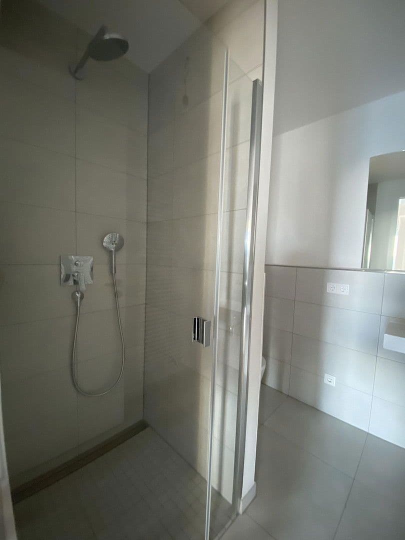 Prenájom bytu 4-izbový 110 m², Europa-Allee 2, Frankfurt am Main, Hesensko Prenájom bytu 4-izbový 110 m², Europa-Allee 2, Frankfurt am Main, Hesensko