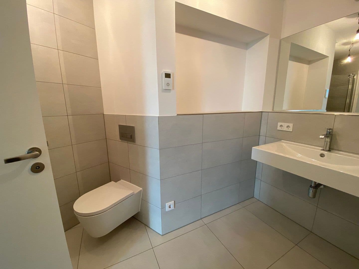 Prenájom bytu 4-izbový 110 m², Europa-Allee 2, Frankfurt am Main, Hesensko Prenájom bytu 4-izbový 110 m², Europa-Allee 2, Frankfurt am Main, Hesensko