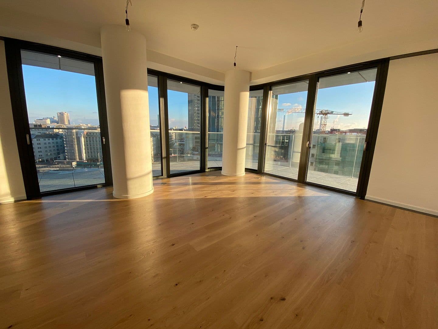 Prenájom bytu 4-izbový 110 m², Europa-Allee 2, Frankfurt am Main, Hesensko Prenájom bytu 4-izbový 110 m², Europa-Allee 2, Frankfurt am Main, Hesensko