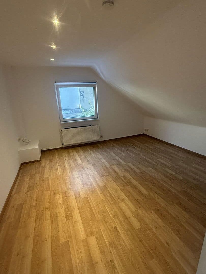 Prenájom domu 180 m², pozemek 500 m², Kapellenstraße 12a, Hannover, Dolné Sasko Prenájom domu 180 m², pozemek 500 m², Kapellenstraße 12a, Hannover, Dolné Sasko
