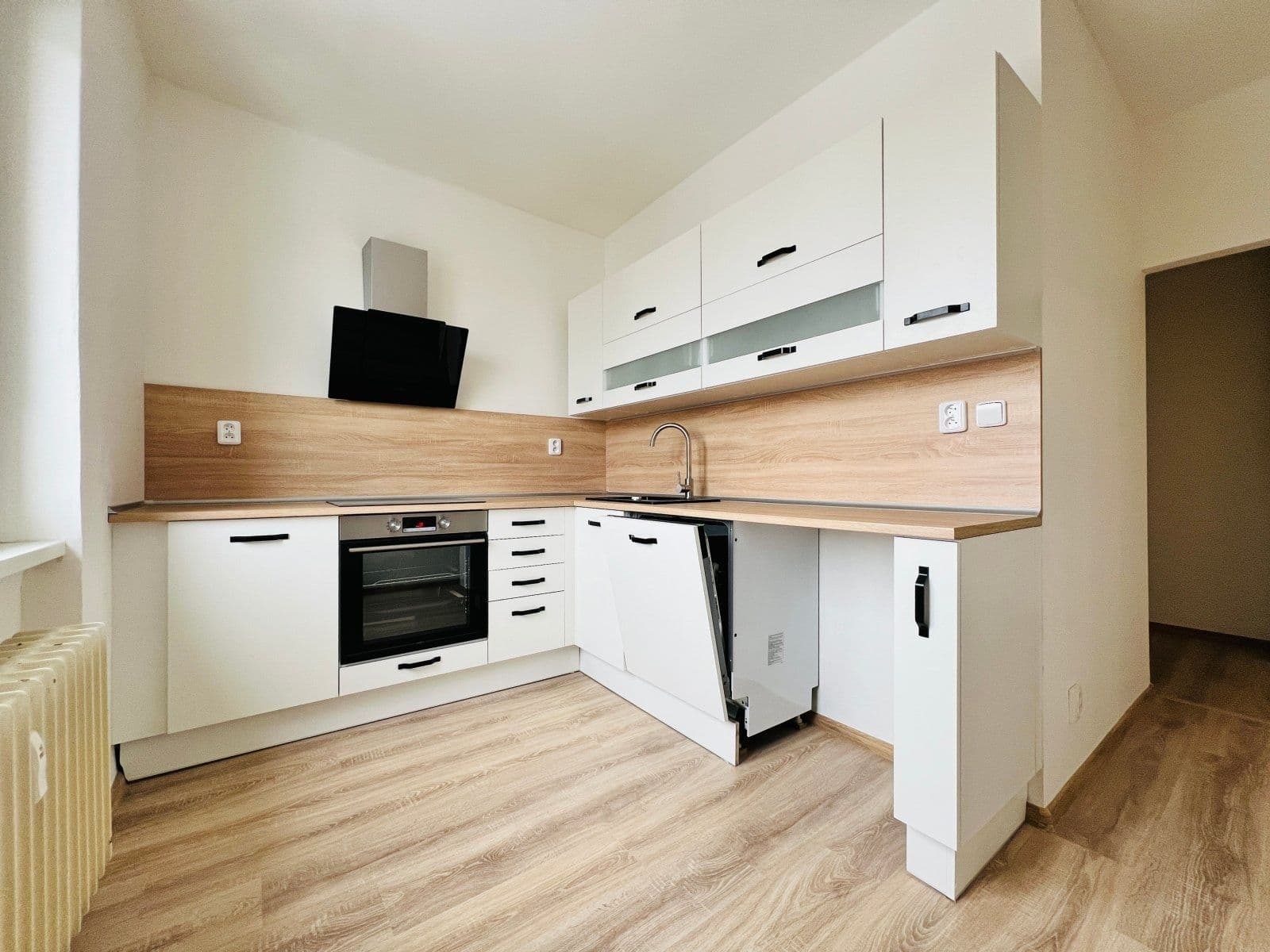 Prenájom bytu 3-izbový 60 m², Dlouhá třída, Havířov, Moravskoslezský kraj Prenájom bytu 3-izbový 60 m², Dlouhá třída, Havířov, Moravskoslezský kraj