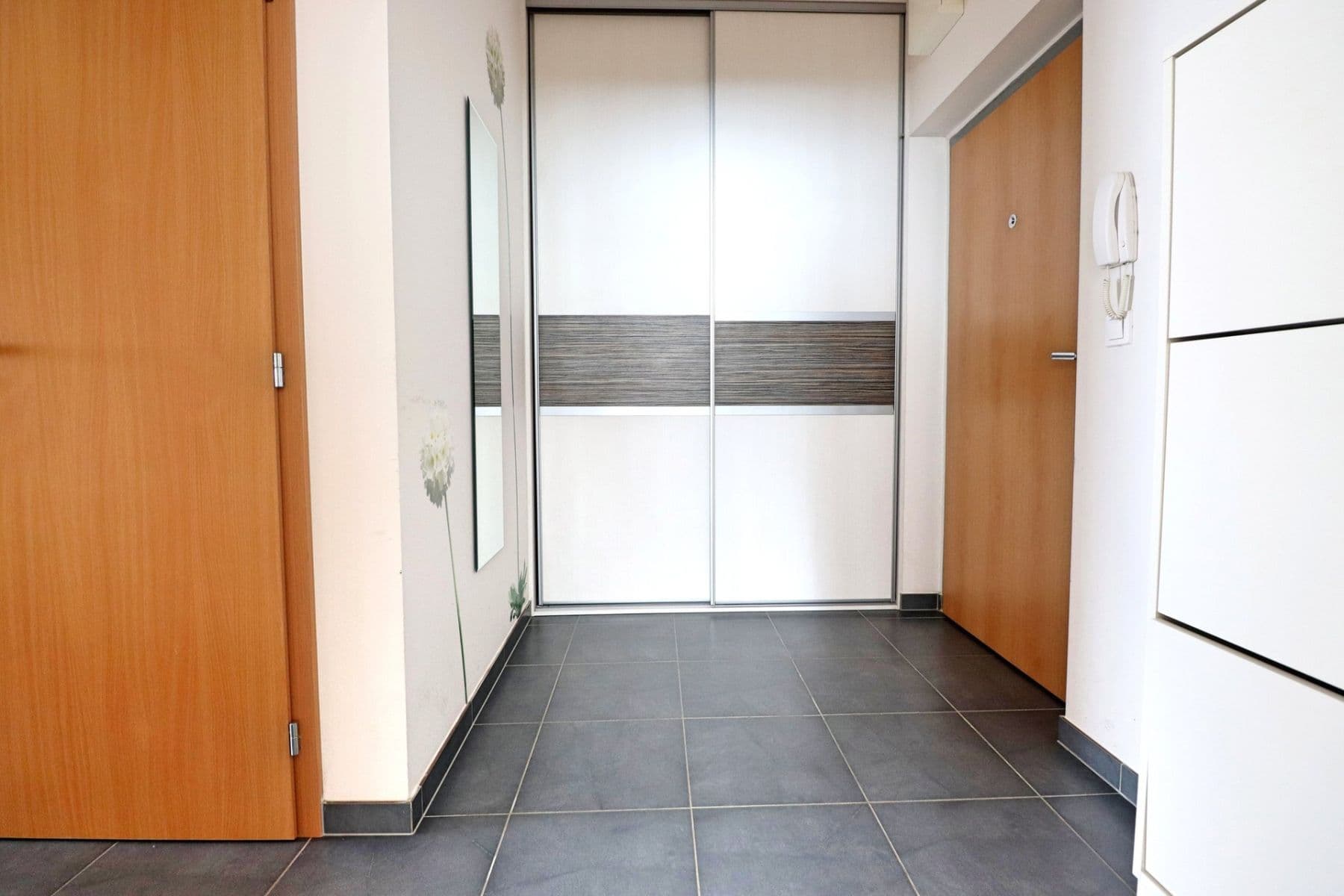 Prenájom bytu 3-izbový 81 m², Sicherova, Praha, Praha Prenájom bytu 3-izbový 81 m², Sicherova, Praha, Praha