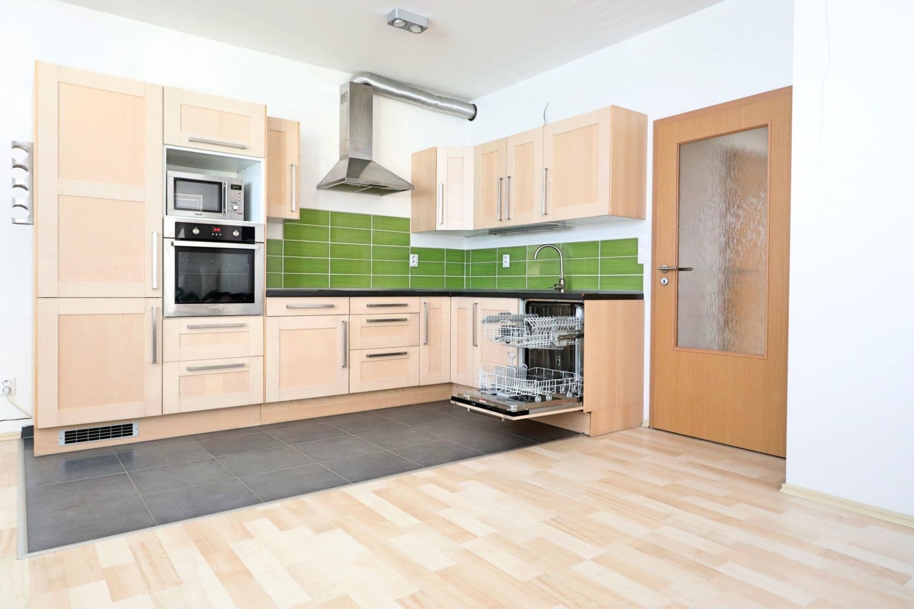 Prenájom bytu 3-izbový 81 m², Sicherova, Praha, Praha Prenájom bytu 3-izbový 81 m², Sicherova, Praha, Praha