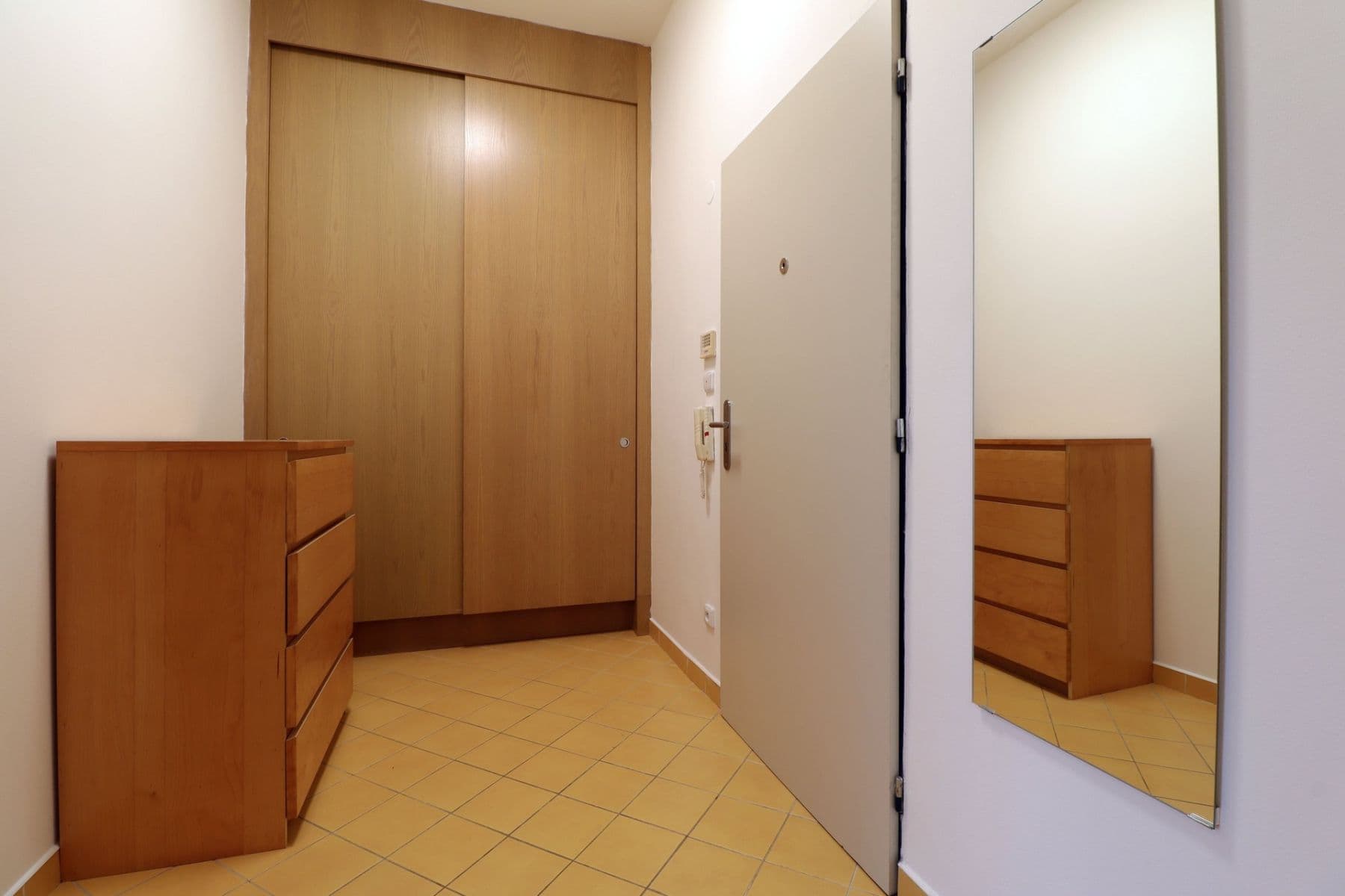 Prenájom bytu 1-izbový 34 m², Českomoravská, Praha, Praha Prenájom bytu 1-izbový 34 m², Českomoravská, Praha, Praha