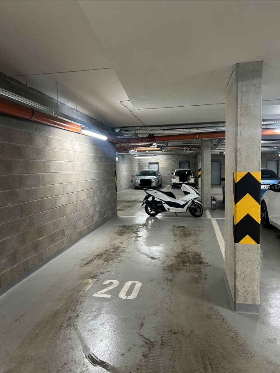 Prenájom garáže 18 m², Knovízská, Praha, Praha Prenájom garáže 18 m², Knovízská, Praha, Praha