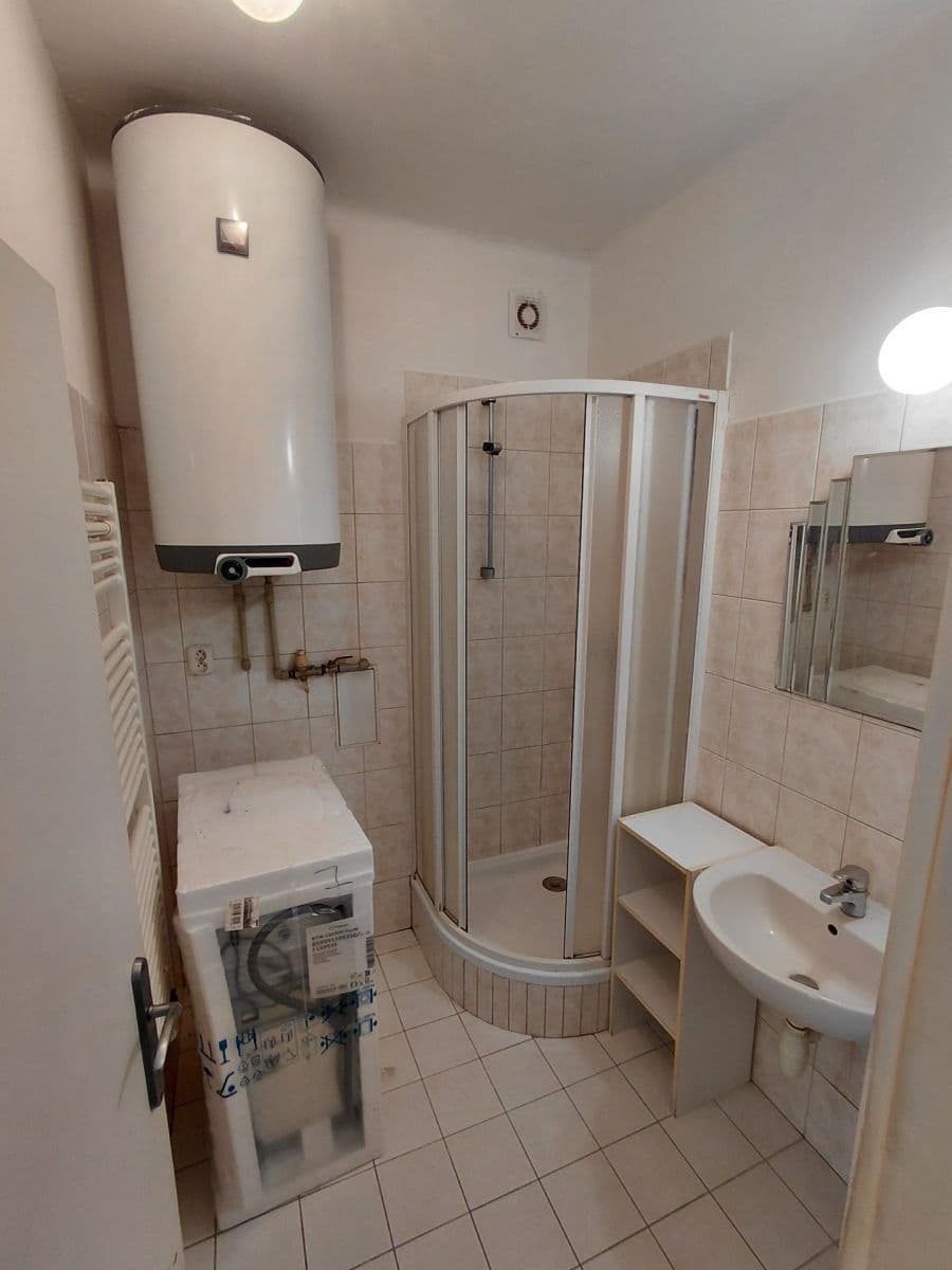 Prenájom bytu 2-izbový 40 m², Nová Čtvrť, Kněževes, Středočeský kraj Prenájom bytu 2-izbový 40 m², Nová Čtvrť, Kněževes, Středočeský kraj