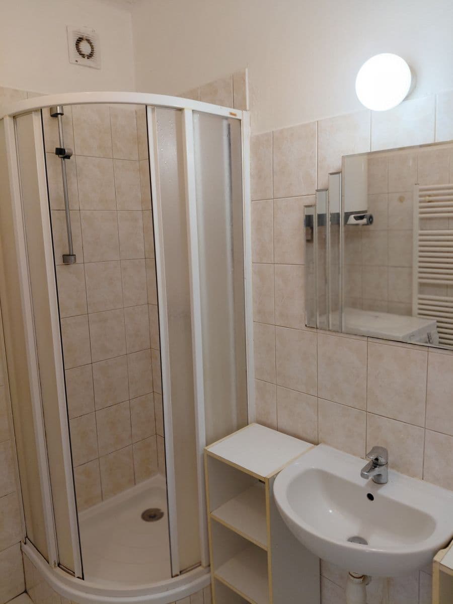 Prenájom bytu 2-izbový 40 m², Nová Čtvrť, Kněževes, Středočeský kraj Prenájom bytu 2-izbový 40 m², Nová Čtvrť, Kněževes, Středočeský kraj