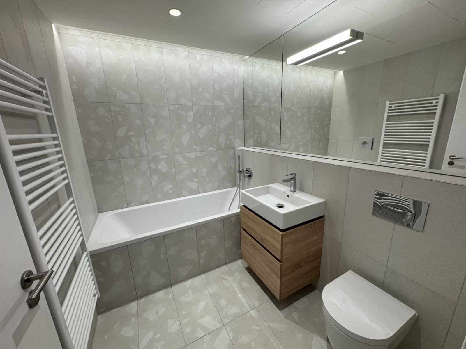 Prenájom bytu 2-izbový 110 m², U Komína, Praha, Praha Prenájom bytu 2-izbový 110 m², U Komína, Praha, Praha