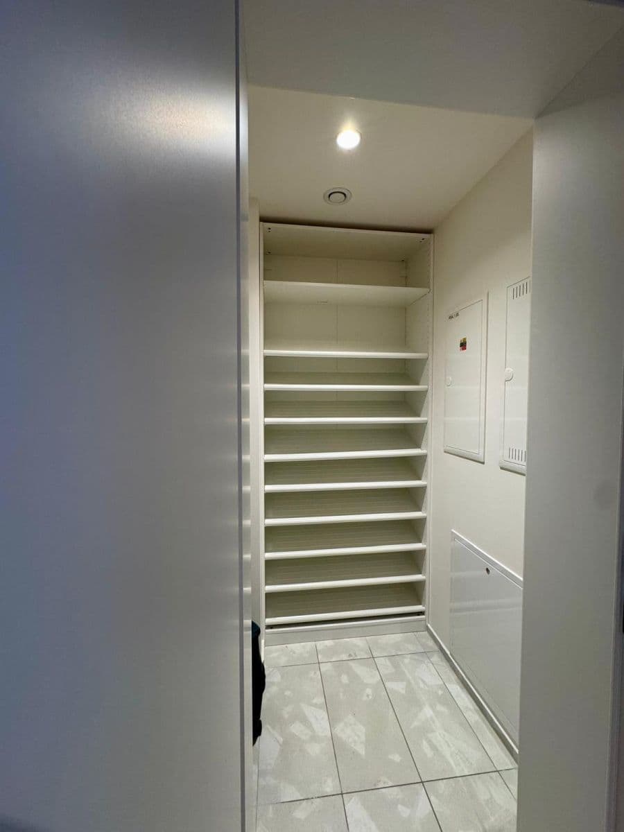 Prenájom bytu 2-izbový 110 m², U Komína, Praha, Praha Prenájom bytu 2-izbový 110 m², U Komína, Praha, Praha