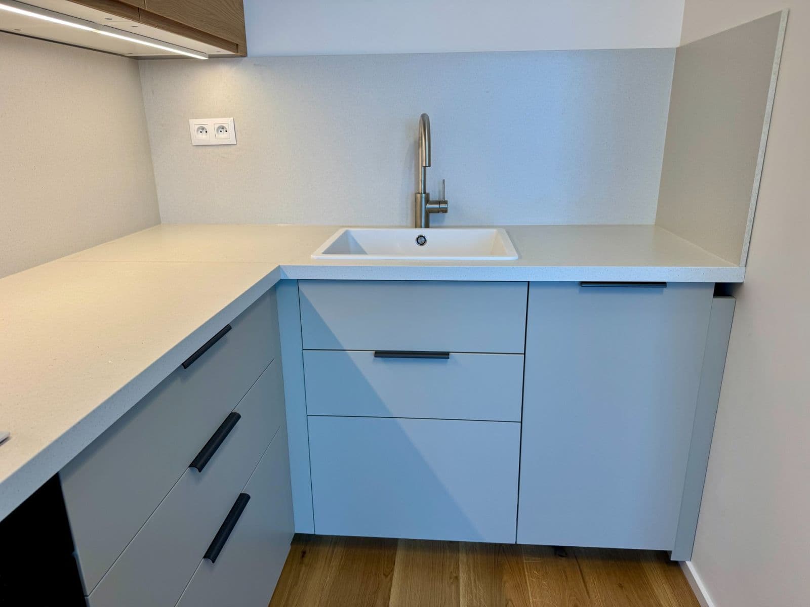 Prenájom bytu 2-izbový 110 m², U Komína, Praha, Praha Prenájom bytu 2-izbový 110 m², U Komína, Praha, Praha