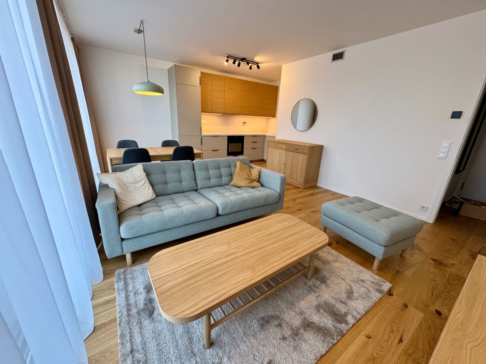 Prenájom bytu 2-izbový 110 m², U Komína, Praha, Praha Prenájom bytu 2-izbový 110 m², U Komína, Praha, Praha